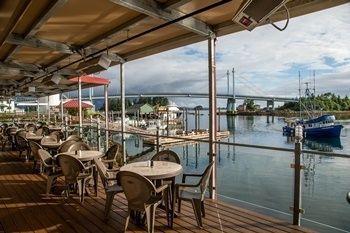 Totem Square Hotel And Marina Ситка Экстерьер фото