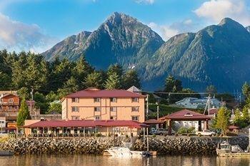 Totem Square Hotel And Marina Ситка Экстерьер фото