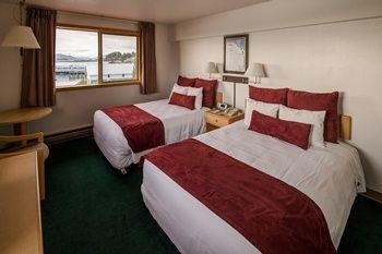 Totem Square Hotel And Marina Ситка Экстерьер фото